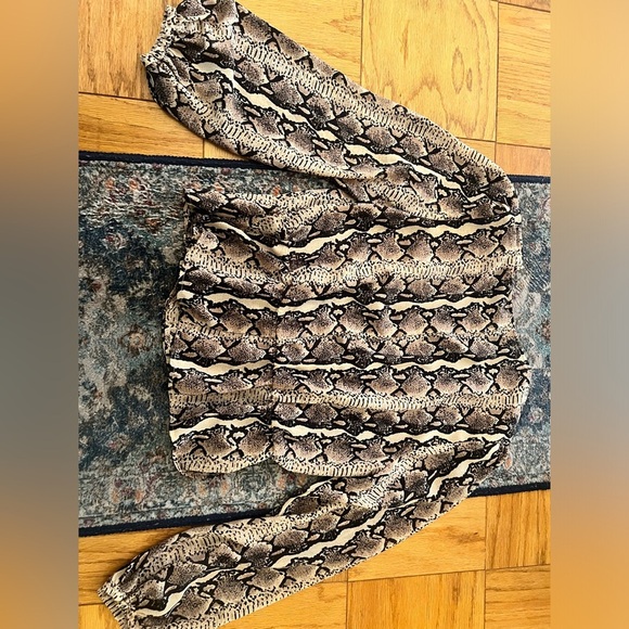 Revolve LPA Pinched Shoulder Snake Print Blouse Top large Python Long Sleeve - Picture 8 of 8